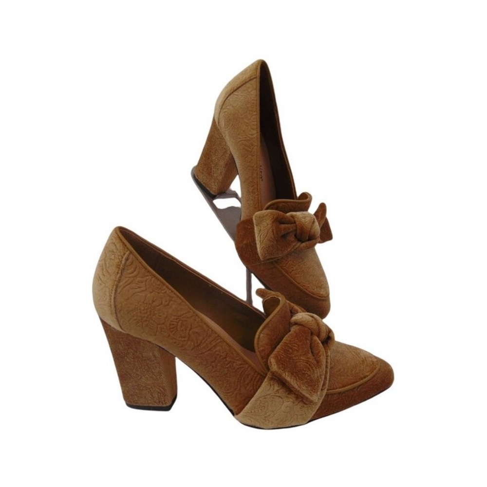 Bella Vita Gold Velvet Heels Pumps 6.5  Gala II Bow Trim Pointed Toe Party